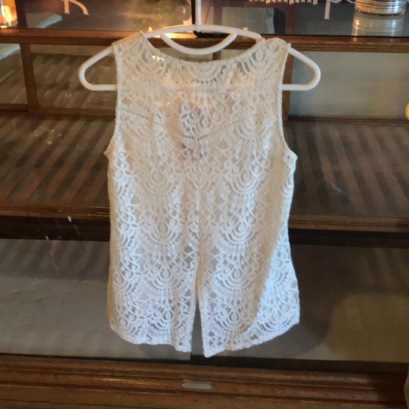 Cute summer top!! - Picture 2 of 2